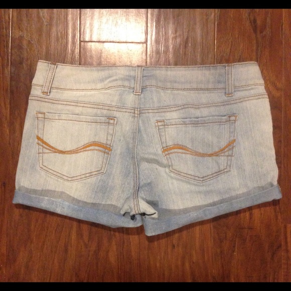 SO Jean Shorts - Picture 3 of 3